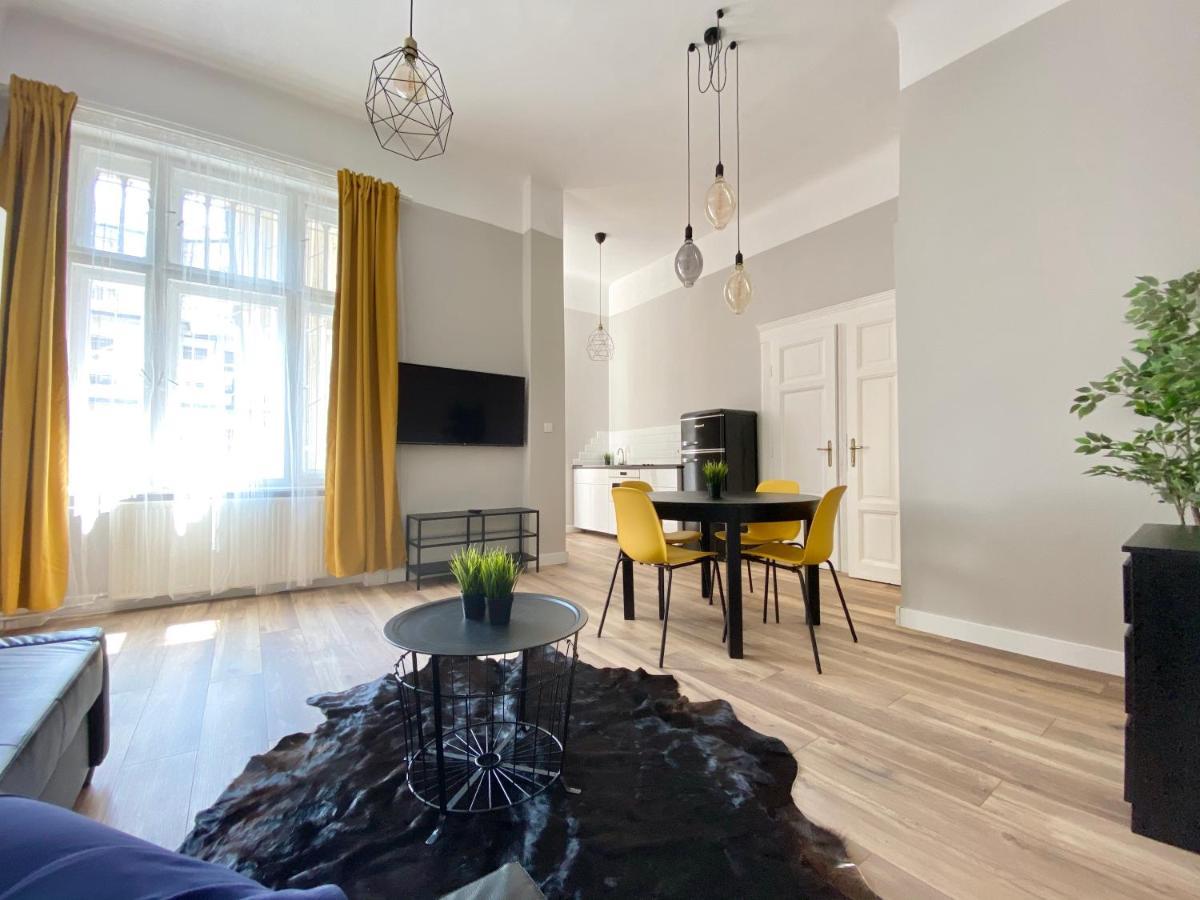 Standard Apartment By Hi5 - 2 Bedroom Suite In The Center Budapest Exterior photo